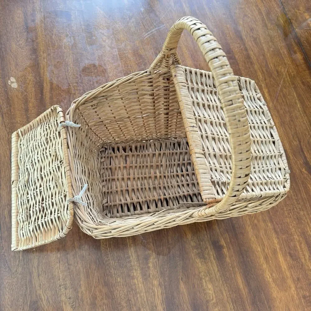 Vintage Wicker Picnic Basket Double Hinged Lid Single Handle Storage 16”